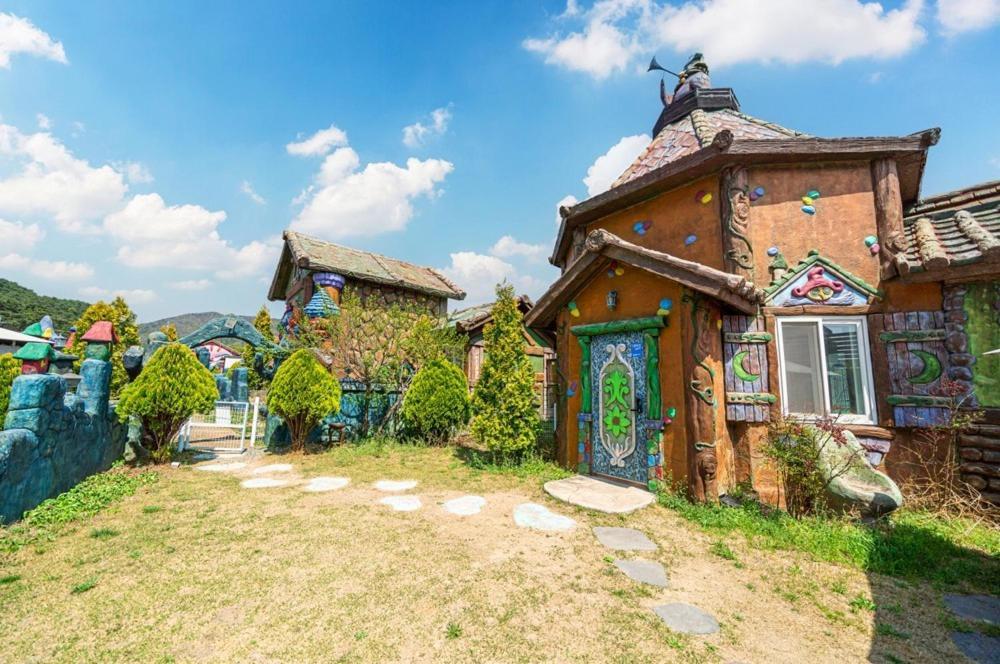 Lala Land Pet Friendly Pension Кёнджу Экстерьер фото