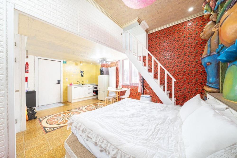 Lala Land Pet Friendly Pension Кёнджу Экстерьер фото